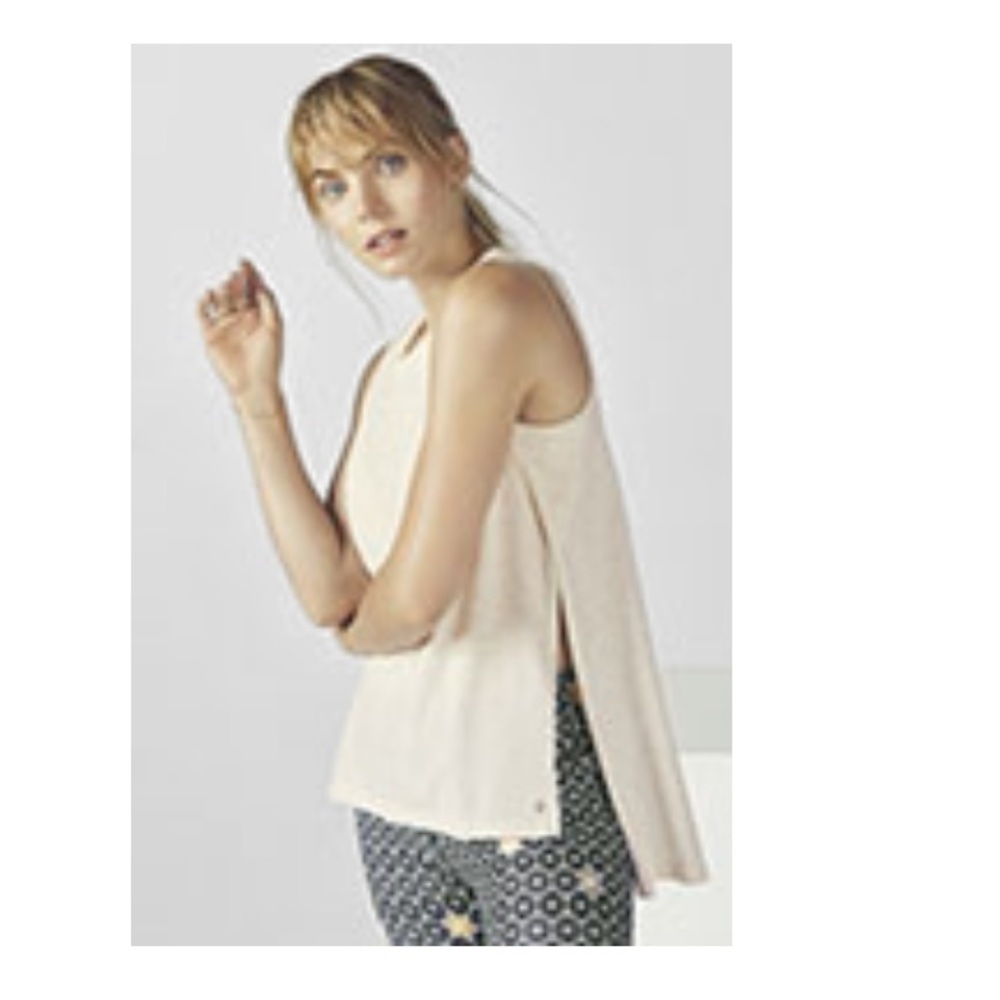 Fabletics plus size workout tank top with side slit in vanilla Heather color